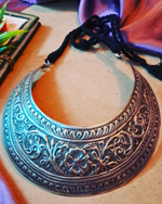 Load image into Gallery viewer, Ekani Akshi Brass Silver Replica Hasli Necklace