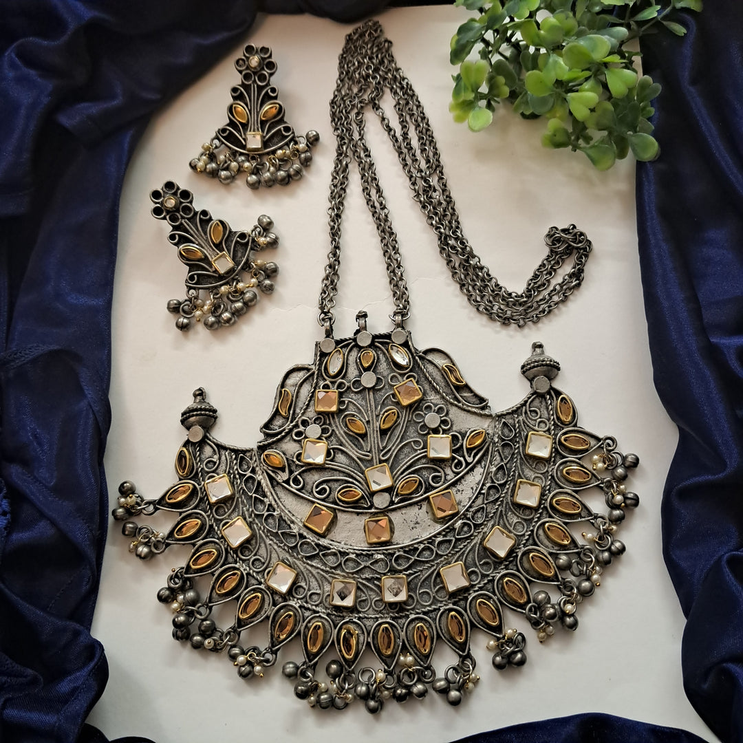 Ekani Shaheen Brass Kundan Stones Necklace With Earrings