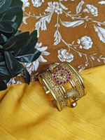 Load image into Gallery viewer, Ekani Sonakshi Matsya Stone Gold Handcuff