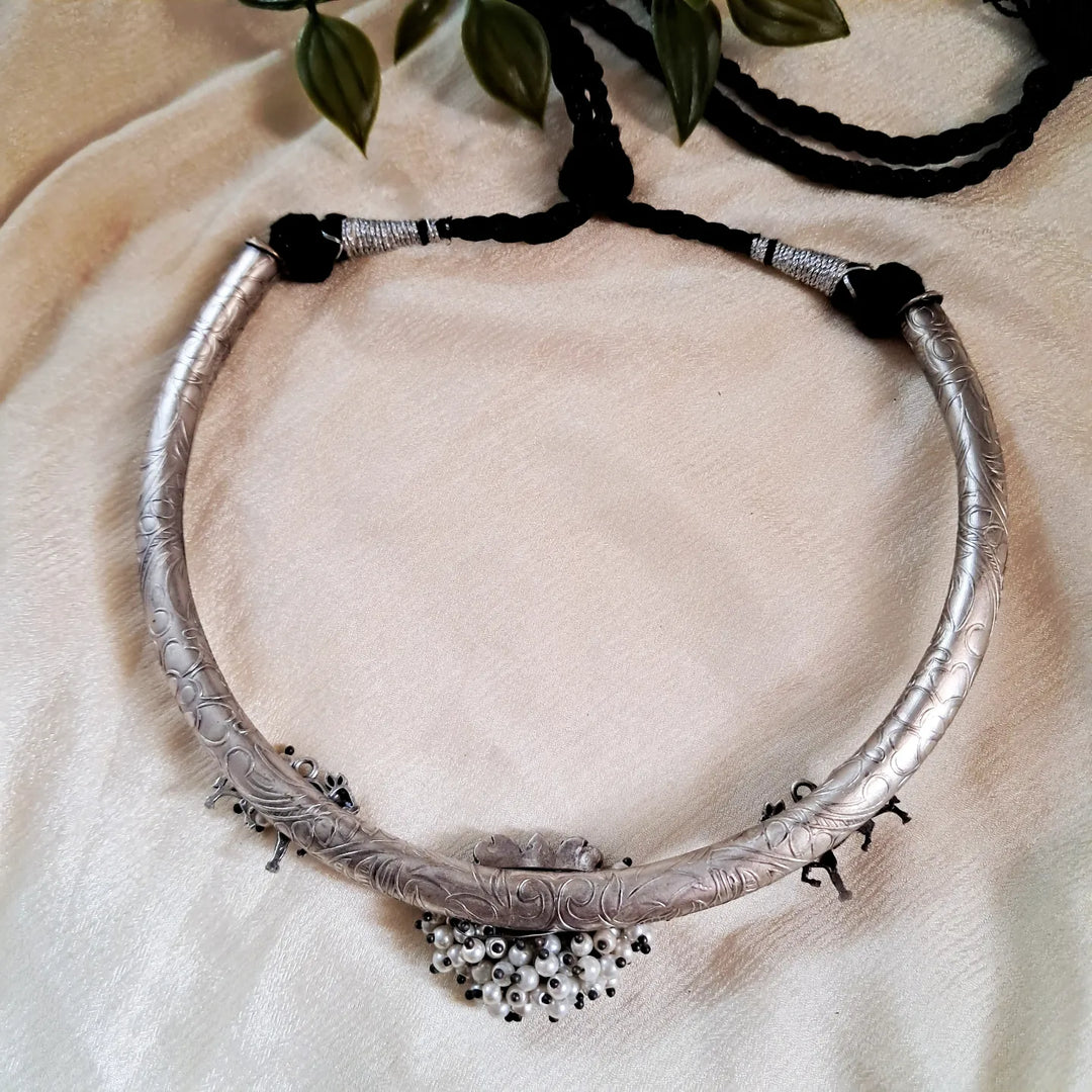 Ekani Nandi Brass Silver Glass Cut Hasli Necklace