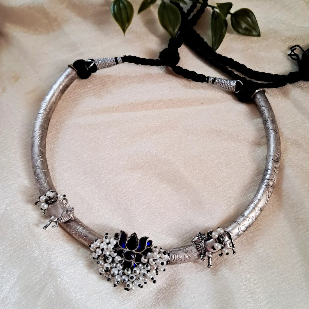 Ekani Nandi Brass Silver Glass Cut Hasli Necklace