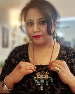 Load image into Gallery viewer, Ekani Ruma Dual Tone Silver Replica Monalisa Stone Pearl Beads Necklace With Earrings