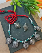 Load image into Gallery viewer, Ekani Saaya Red Black Silver Tribal Hasli Necklace With Stud Earring