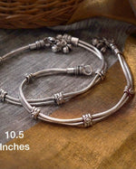 Load image into Gallery viewer, Ekani Akshita Silver Oxidised Anklets