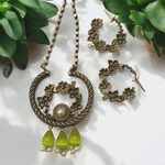 Load image into Gallery viewer, Ekani Upasna Floral Green Beads Silver Lookalike Pearl Necklace With Hoop Earrings