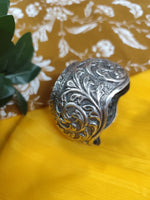 Load image into Gallery viewer, Ekani Chitai Art Lotus Bowl Design Inspired Brass Bala Bangle