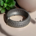 Load image into Gallery viewer, Ekani Abstract Silver Brass Openable Kada Bangle