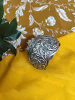 Load image into Gallery viewer, Ekani Chitai Art Lotus Bowl Design Inspired Brass Bala Bangle