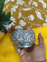 Load image into Gallery viewer, Ekani Chitai Art Lotus Bowl Design Inspired Brass Bala Bangle