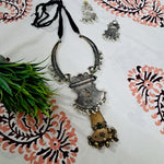 Load image into Gallery viewer, Ekani Samasthi Green Stones Hasli Necklace Set