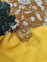 Load image into Gallery viewer, Ekani Sonakshi Matsya Stone Gold Handcuff