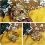 Load image into Gallery viewer, Ekani Sonakshi Matsya Stone Gold Handcuff
