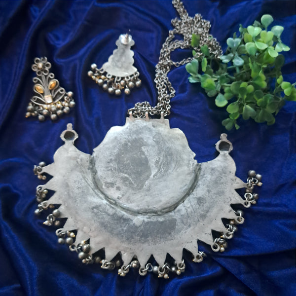 Ekani Shaheen Brass Kundan Stones Necklace With Earrings