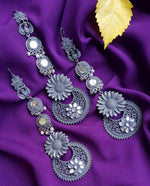 Load image into Gallery viewer, Ekani Shinaaz Maang Tika With Earrings Combo
