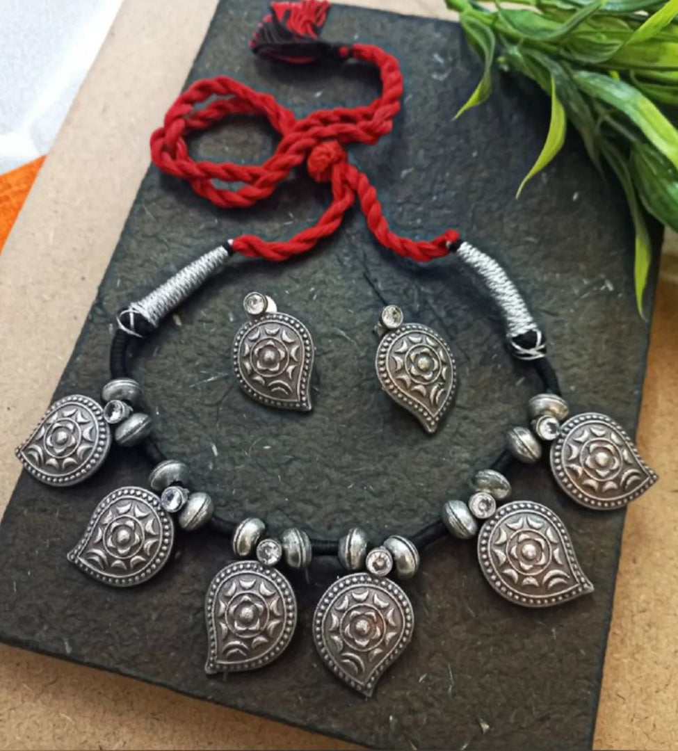 Ekani Chavi Red Black Silver Tribal Hasli Necklace With Stud Earring