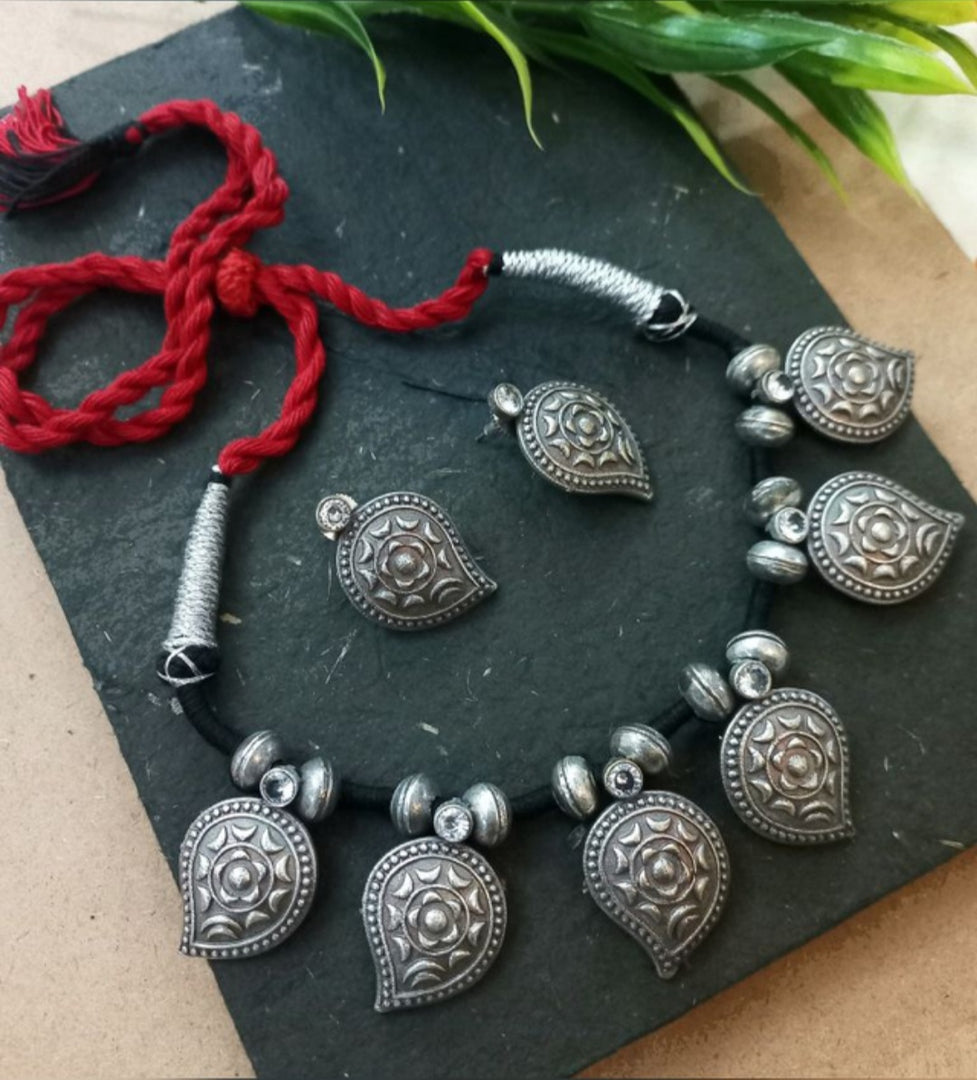 Ekani Chavi Red Black Silver Tribal Hasli Necklace With Stud Earring