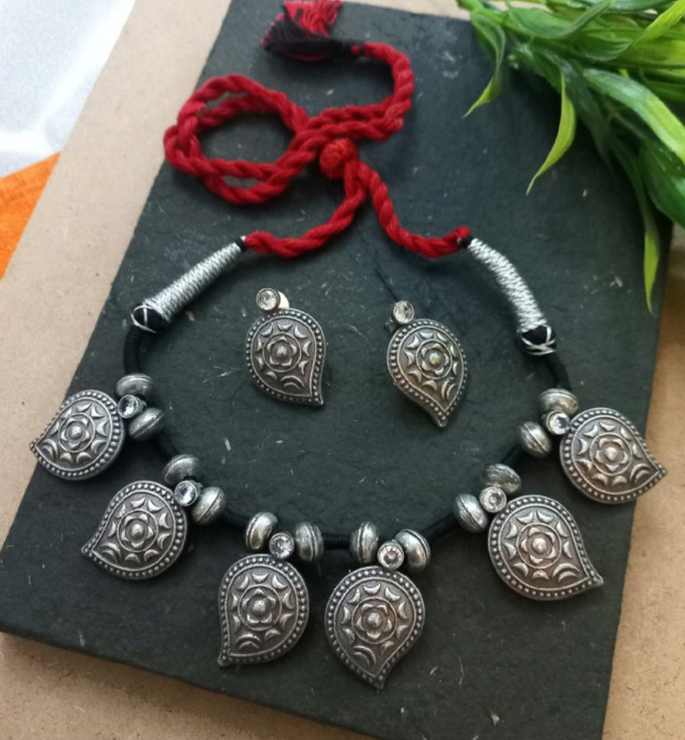 Ekani Chavi Red Black Silver Tribal Hasli Necklace With Stud Earring