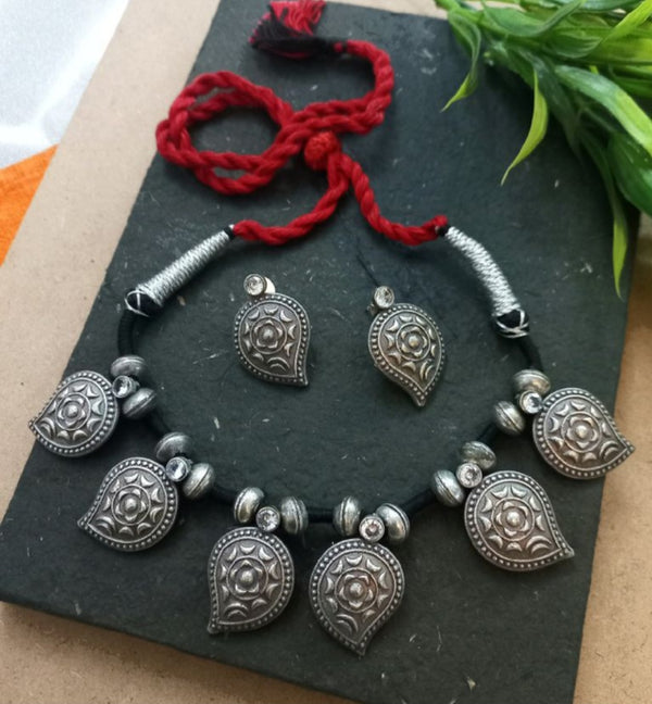 Ekani Chavi Red Black Silver Tribal Hasli Necklace With Stud Earring