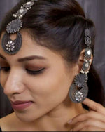 Load image into Gallery viewer, Ekani Shinaaz Maang Tika With Earrings Combo
