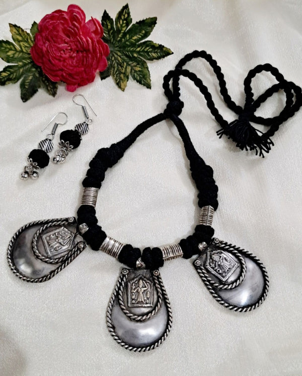 Ekani Tribal Theme Handcrafted Necklace Set