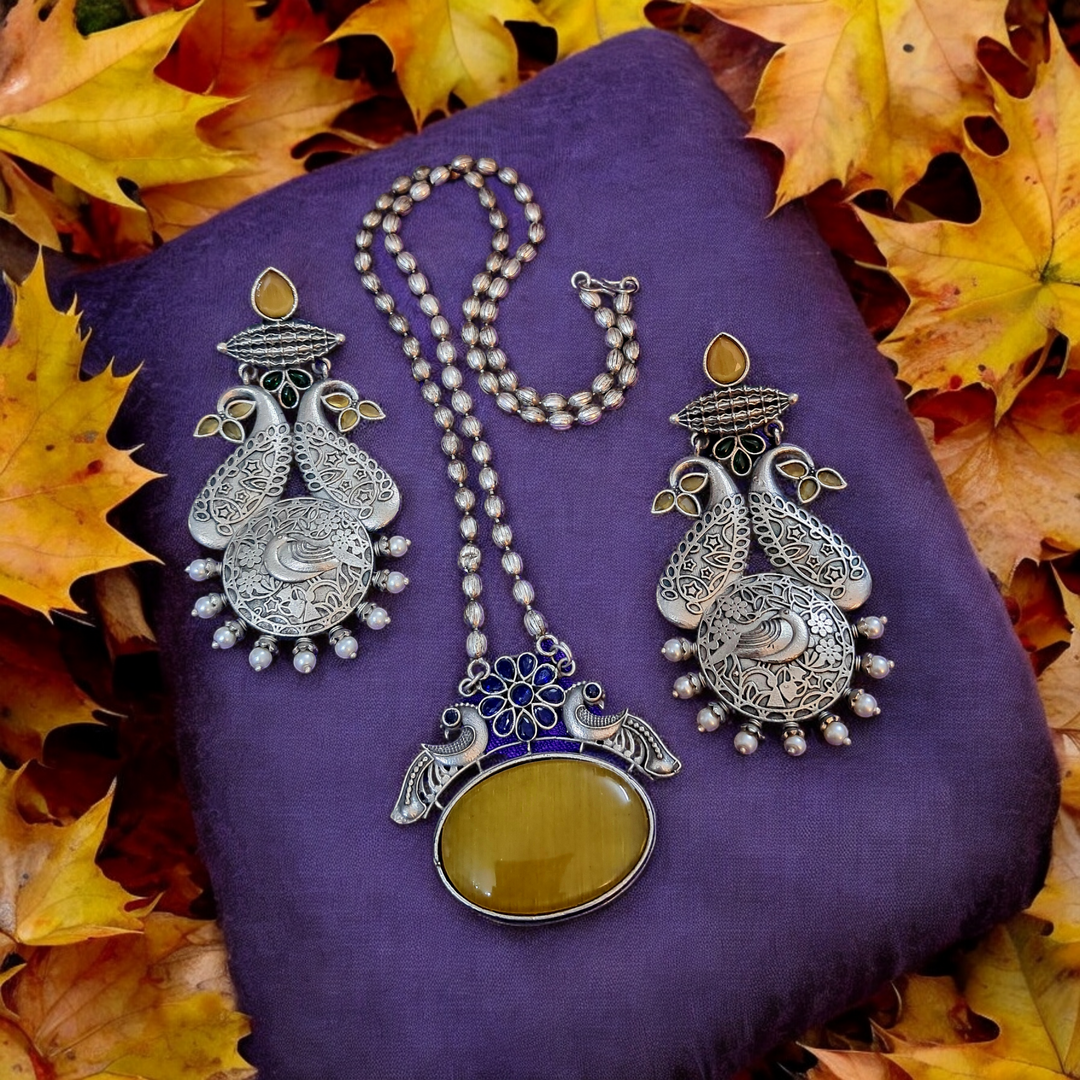 Ekani Anokhi Brass Alloy Silver Monalisa Stones  Necklace Set