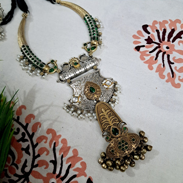 Ekani Samasthi Green Stones Hasli Necklace Set