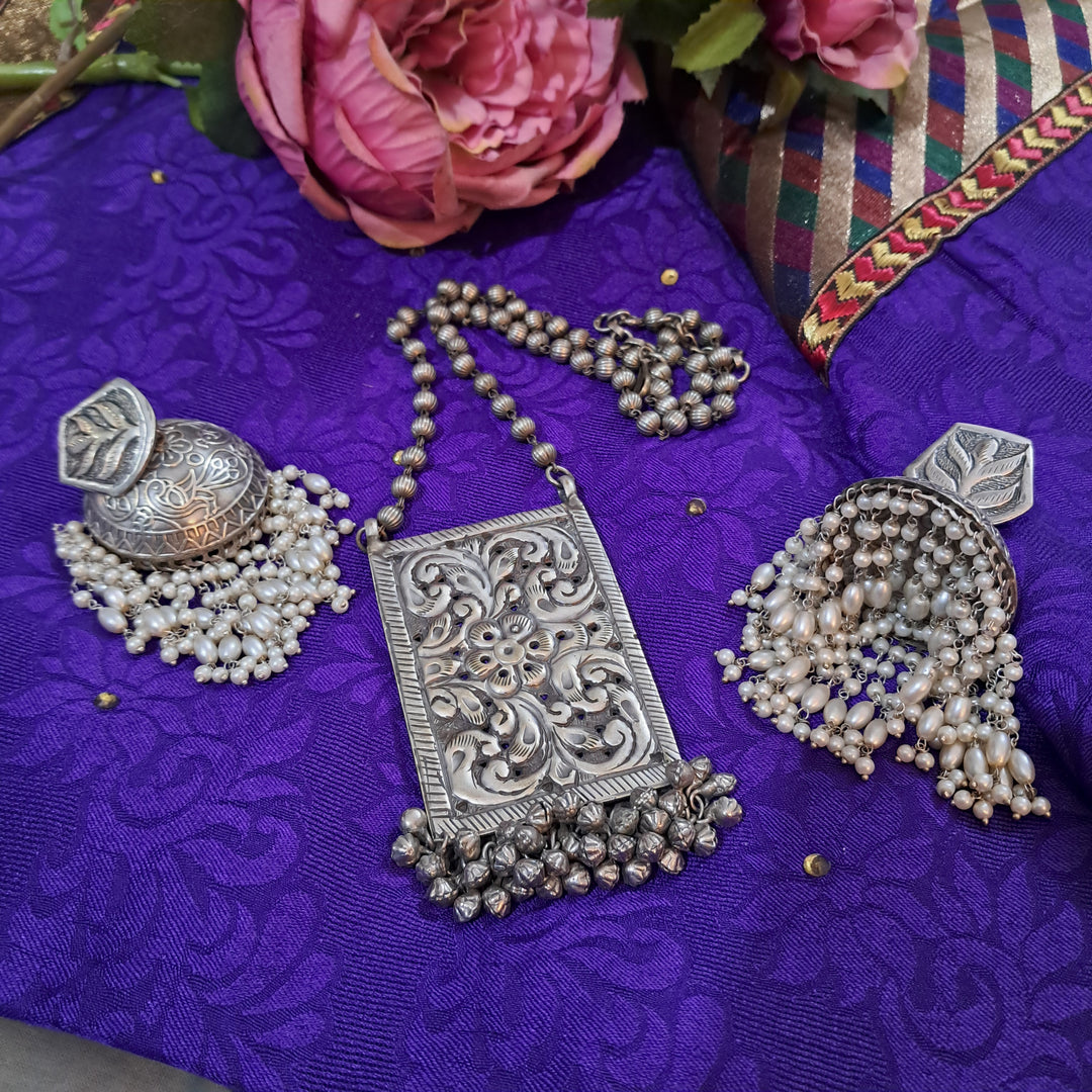 Ekani Brass Chitai Necklace With Big Jhumka Earrings