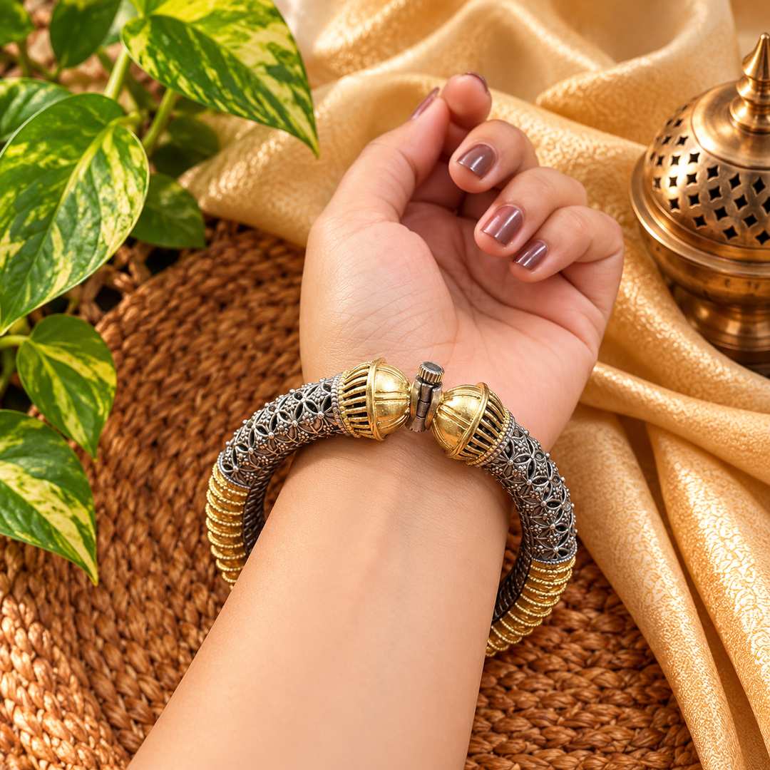 Ekani Dual-Tone Brass Openable Kada Pair – Oxidised Silver & Gold Finish