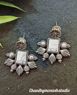 Load image into Gallery viewer, Ekani Monali Off-white Brass Alloy Silver Monalisa And Zircon Stone Earrings
